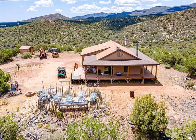 Property at 11030 S Quarter Horse Rd, Wikieup, AZ 85360, 3 beds, 1 bath