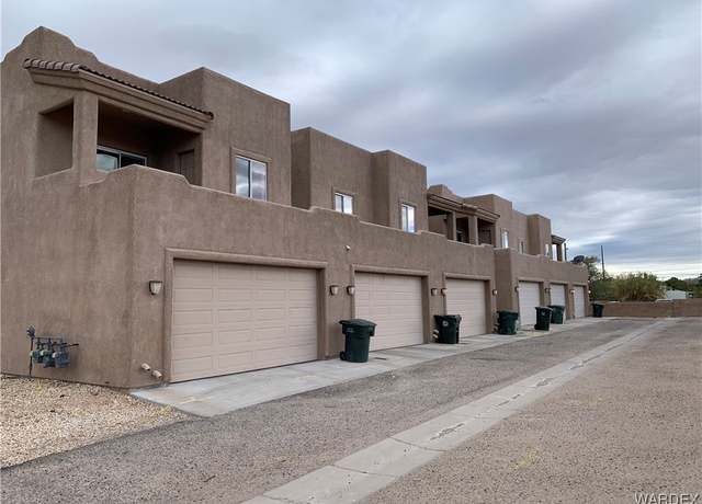 Property at 690 Vista Grande Dr, Kingman, AZ 86409, 3 beds, 2.5 baths