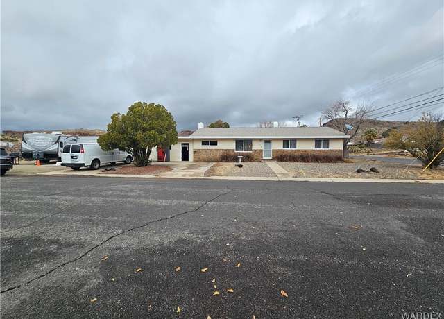 Property at 701 Turquoise St, Kingman, AZ 86401, 3 beds, 2 baths