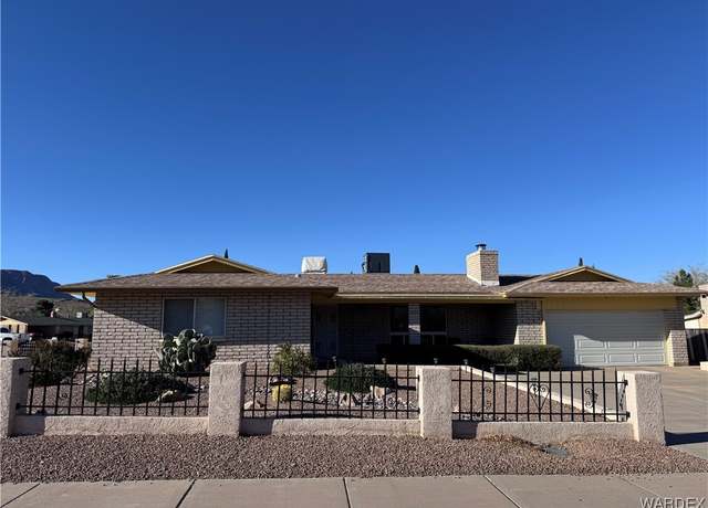 Property at 1055 Palo Verde Dr, Kingman, AZ 86409, 3 beds, 3 baths