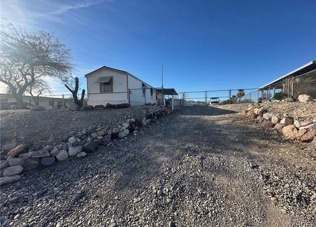 Property at 709 Holly St, Bullhead City, AZ 86442, 3 beds, 1 bath