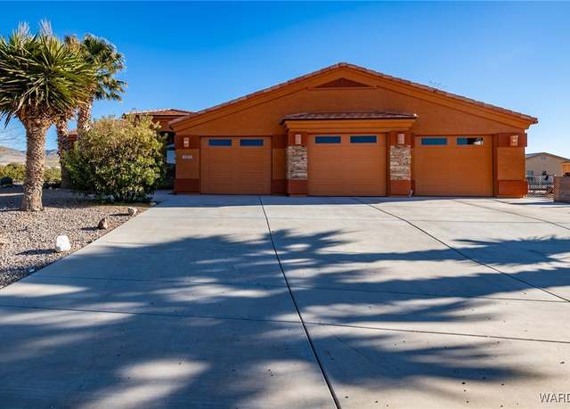 Property at 7472 E Sawmill Dr, Kingman, AZ 86401, 3 beds, 2.5 baths