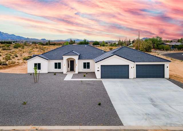 Property at 3252 Gold Canyon Ct, Kingman, AZ 86401, 4 beds, 2.5 baths