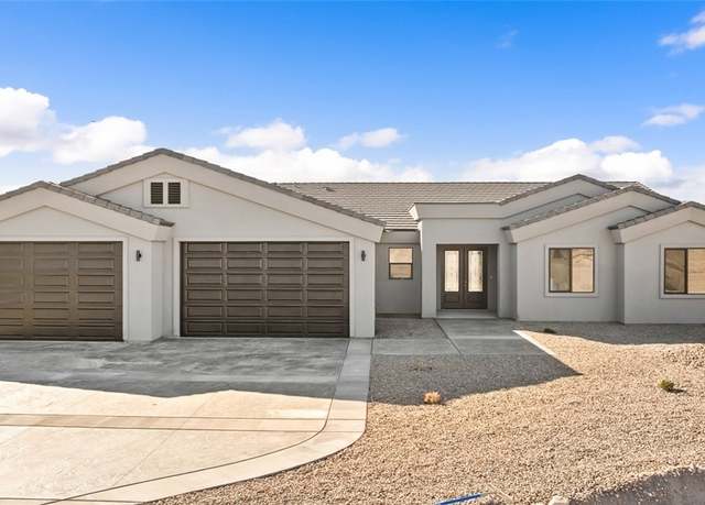 Property at 3100 Canyon De Chelly Dr, Bullhead City, AZ 86429, 3 beds, 2.5 baths