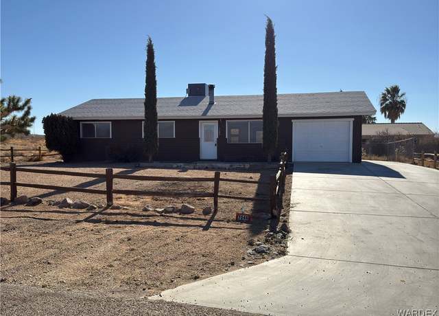 Property at 7046 E Alvarado Dr, Kingman, AZ 86401, 3 beds, 1.5 baths