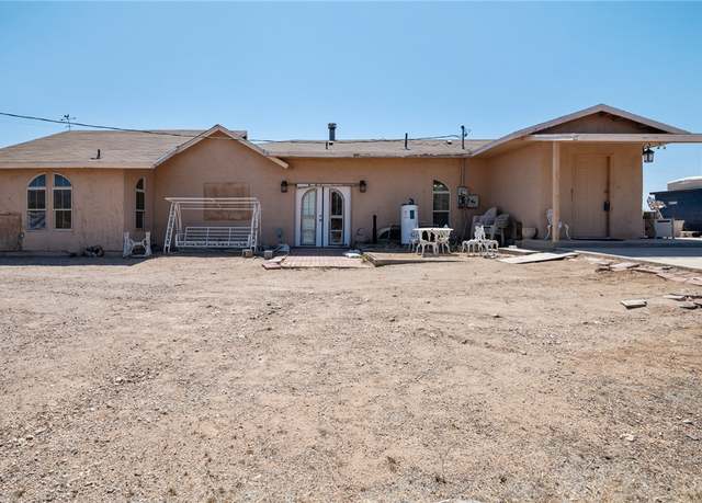 Property at 8680 W Bolsa Dr, Golden Valley, AZ 86413, 1 bed, 2 baths