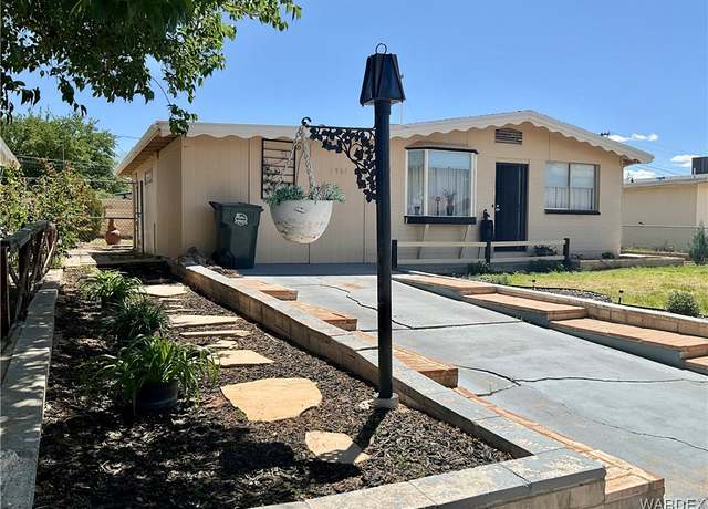 Property at 1968 Airfield Ave, Kingman, AZ 86401, 3 beds, 1 bath