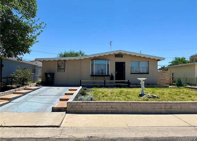 Property at 1968 Airfield Ave, Kingman, AZ 86401, 3 beds, 1 bath