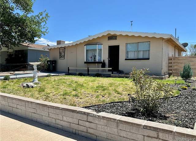 Property at 1968 Airfield Ave, Kingman, AZ 86401, 3 beds, 1 bath
