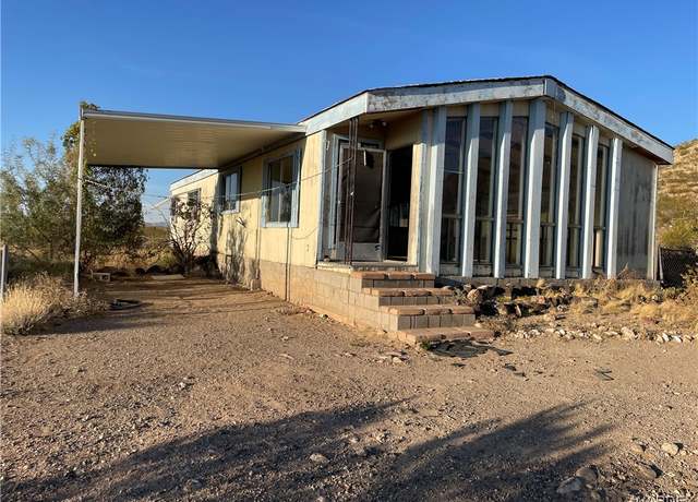 Property at 678 S Bowie Rd, Golden Valley, AZ 86413, 2 beds, 2 baths
