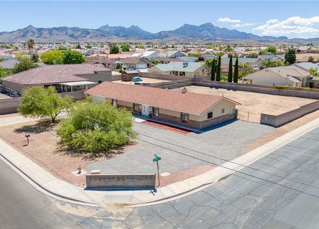 Property at 3066 Southern Ave, Kingman, AZ 86401, 3 beds, 3 baths
