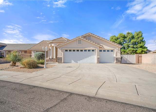 Property at 2085 John Wayne Dr, Kingman, AZ 86409, 3 beds, 2 baths
