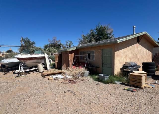 Property at 10562 S Queens Rd, Mohave Valley, AZ 86440, 2 beds, 1 bath