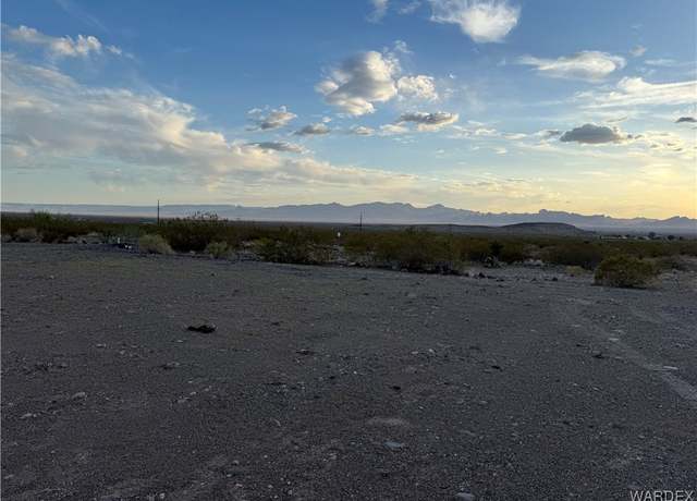 Property at 3834 Collins Dr, Golden Valley, AZ 86413