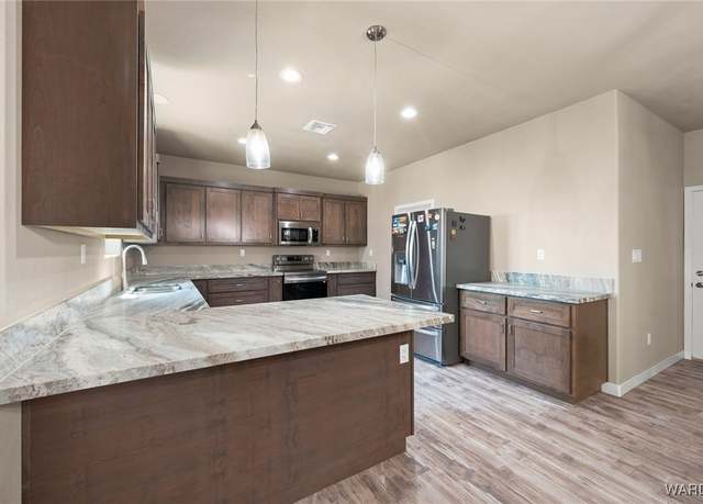 Property at 7122 W Mars Dr, Golden Valley, AZ 86413, 3 beds, 2.5 baths