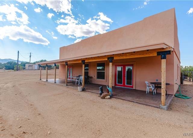 Property at 10374 E Happy Trails Rd, Kingman, AZ 86401, 2 beds, 2.5 baths