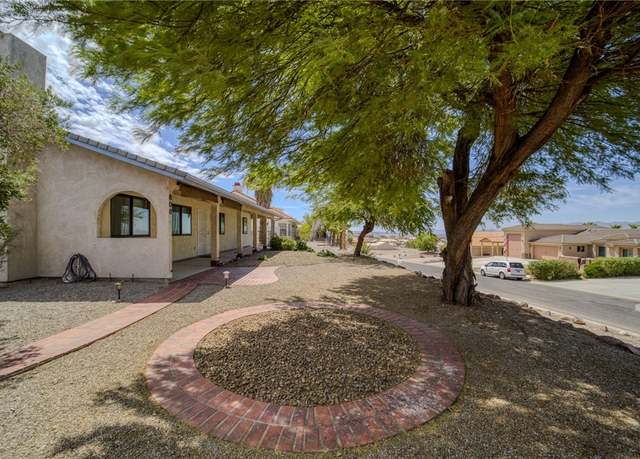 Property at 808 Park Crest Dr, Bullhead City, AZ 86429, 3 beds, 2 baths