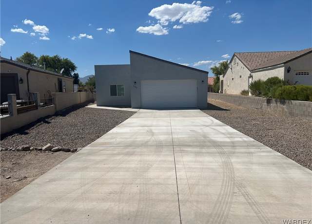 Property at 3743 Oro Ave, Bullhead City, AZ 86442, 3 beds, 2 baths