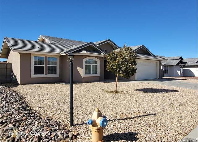 Property at 3905 Easy St, Kingman, AZ 86409, 3 beds, 2 baths