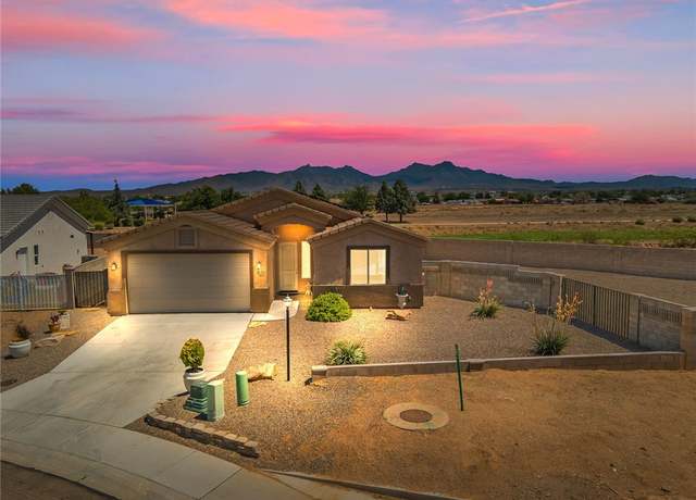 Property at 2124 John Wayne Dr, Kingman, AZ 86409, 3 beds, 2 baths