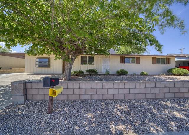 Property at 1916 Pacific Ave, Kingman, AZ 86401, 3 beds, 2 baths