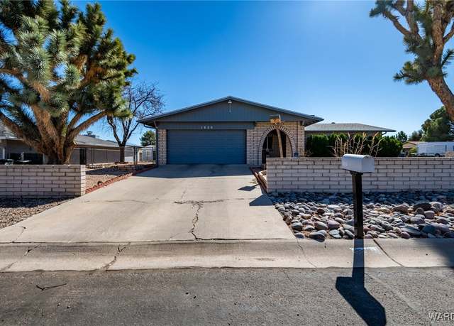 Property at 1020 Hillcrest Dr, Kingman, AZ 86409, 3 beds, 2 baths