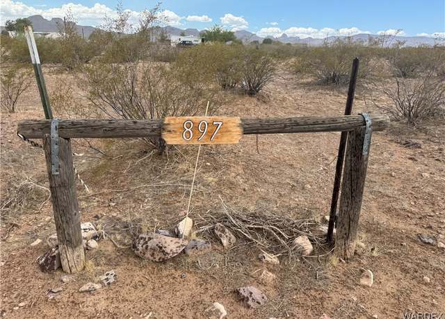 Property at 897 S Elgin Rd, Golden Valley, AZ 86413
