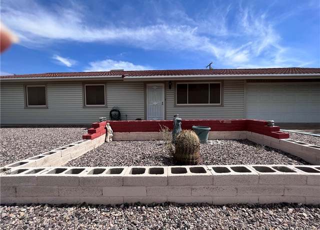 Property at 1920 Arlington St, Kingman, AZ 86401, 3 beds, 2 baths
