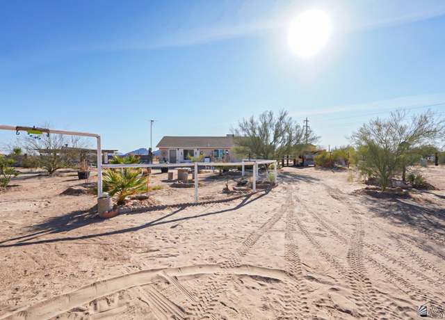 Property at 9461 S 38 E, Wellton, AZ 85356, 2 beds, 1 bath