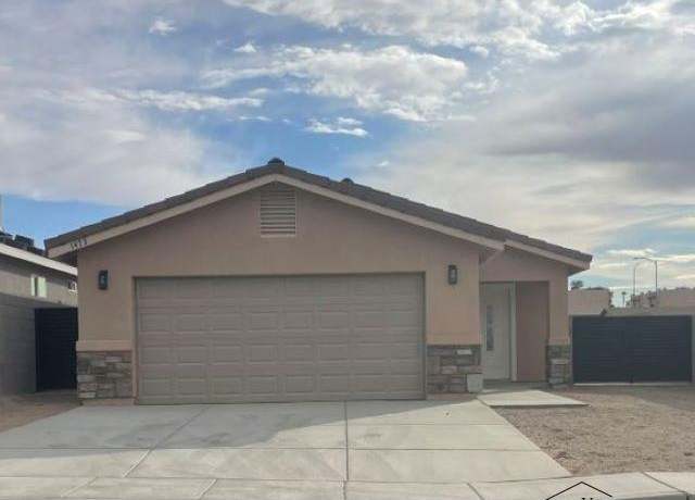 Property at 1473 W 8 Pl, Yuma, AZ 85364, 3 beds, 2 baths