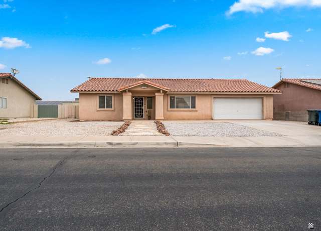Property at 8758 E 25 St, Yuma, AZ 85365, 3 beds, 2 baths