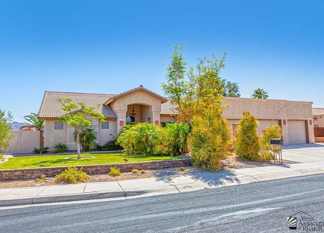 Property at 10243 Fairway Loop, Yuma, AZ 85367, 3 beds, 2 baths