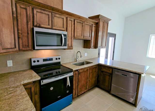 Property at 10837 E 45 Pl, Yuma, AZ 85367, 3 beds, 2 baths