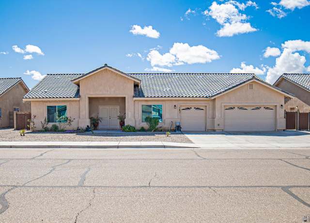 Property at 5917 E 45 St, Yuma, AZ 85365, 3 beds, 2 baths