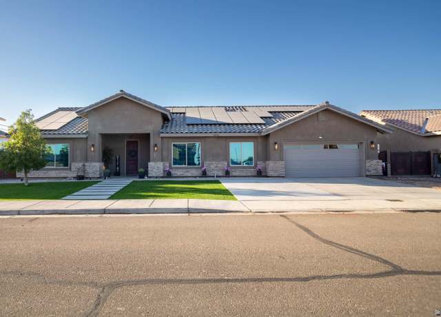 Property at 5712 E 45 Pl, Yuma, AZ 85365, 4 beds, 3 baths