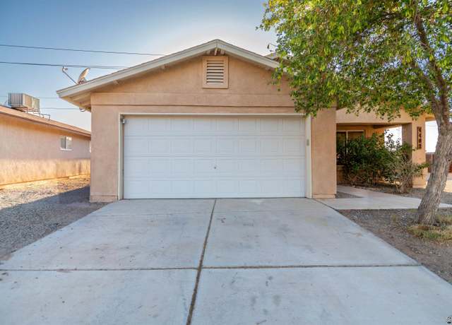 Property at 4402 S Jasmine Ave, Yuma, AZ 85365, 3 beds, 2 baths