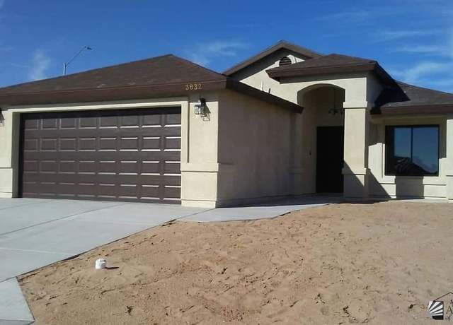 Property at 10615 E 45 Pl, Yuma, AZ 85367, 4 beds, 2 baths