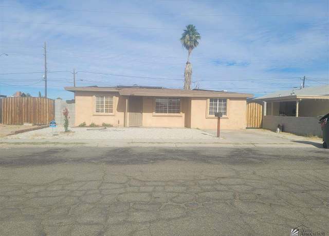 Property at 2082 E La Mesa St, Yuma, AZ 85365, 4 beds, 1.5 baths