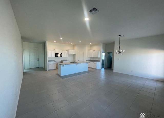 Property at 7299 E 44 Ln, Yuma, AZ 85365, 5 beds, 3 baths