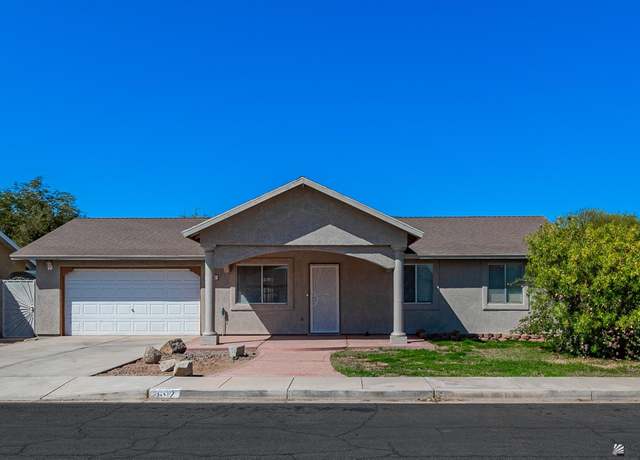 Property at 2692 W 27 St, Yuma, AZ 85364, 3 beds, 2 baths