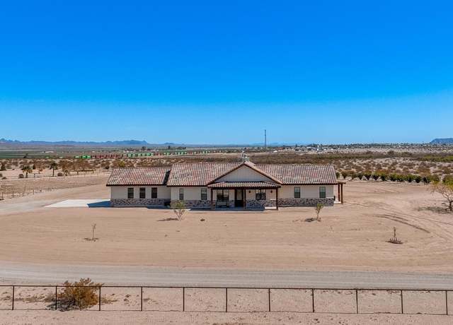 Property at 27224 E County 11 1/2 St, Wellton, AZ 85356, 5 beds, 2.5 baths