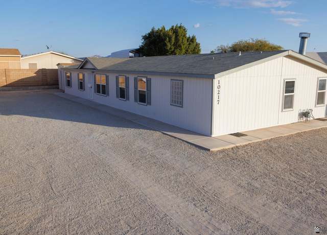 Property at 10217 S Winter Ave, Yuma, AZ 85365, 4 beds, 2.5 baths
