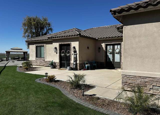 Property at 2070 S Araby Rd, Yuma, AZ 85365, 5 beds, 4.5 baths