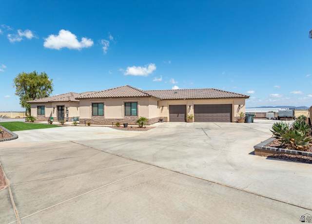 Property at 2070 S Araby Rd, Yuma, AZ 85365, 5 beds, 4.5 baths