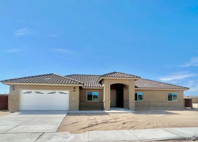 Property at 5709 E 44th Pl, Yuma, AZ 85365, 4 beds, 3 baths