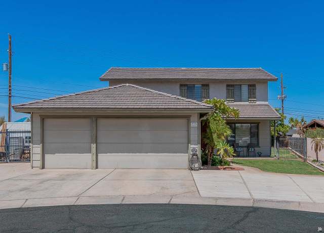 Property at 2110 E 27 St, Yuma, AZ 85364, 4 beds, 3 baths