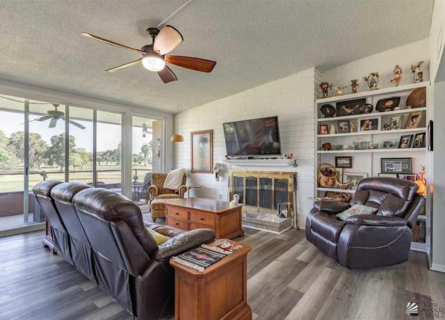 Property at 500 E Country Club Dr #8, Yuma, ND 58364, 2 beds, 2 baths
