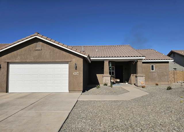 Property at 3956 S 34 Dr, Yuma, AZ 85365, 3 beds, 1.5 baths
