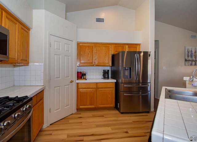 Property at 3883 W 25 Ln, Yuma, AZ 85364, 4 beds, 2 baths