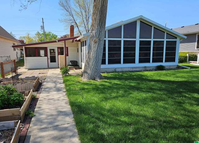Property at 165 Suncoast Dr, Mccook Lake, SD 57049, 2 beds, 1 bath